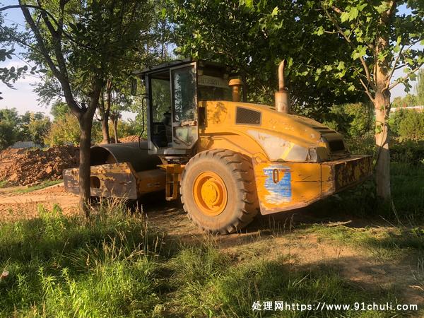 

柳工22吨压路机转让发动机无故障空调暖风正常方向离合轻