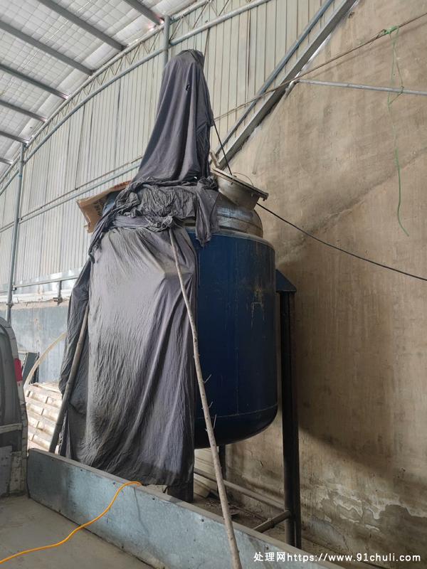 

2吨不锈钢搅拌罐3.5kw防爆电机带减速机实心腿
