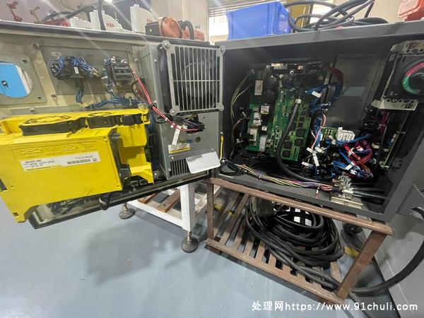 

发那科M20iA机器人，18年，成色好，低价转让