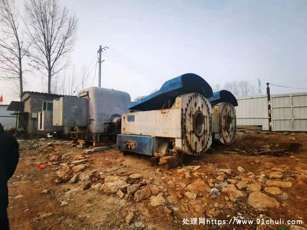 

转让克瓦纳64寸高浓磨浆机二台配高压电机液压系统齐全