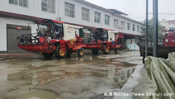

22年小麦收割机无焊点空调大螺旋粉碎机