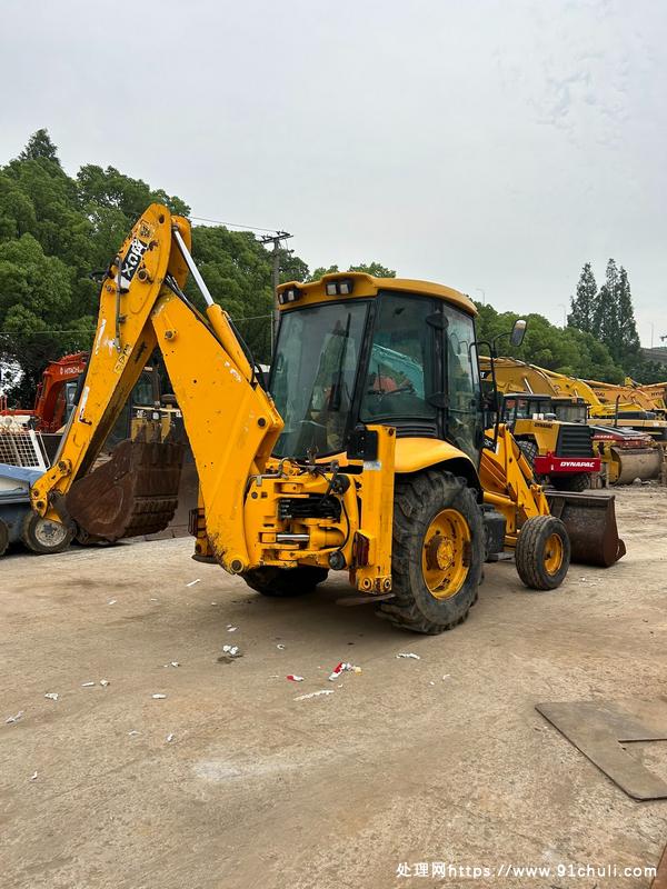 

JCB3CX两头忙全液压操作性能好