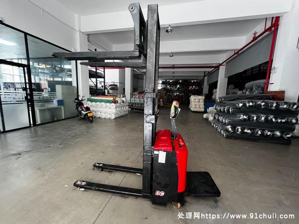 

堆高车24V120A新电瓶可升2米送充电器