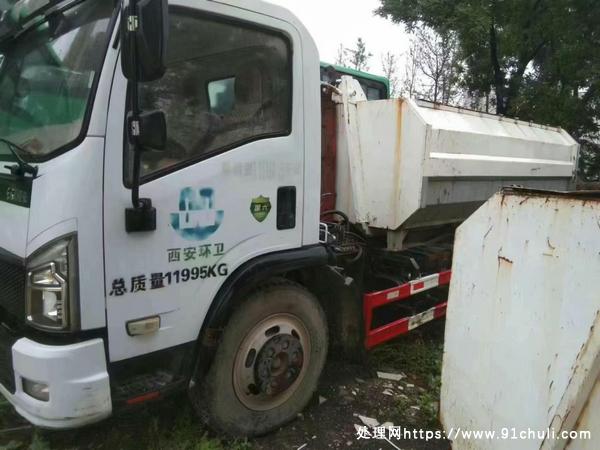 

福瑞卡8方勾臂垃圾车，国六，165马力，手续齐全