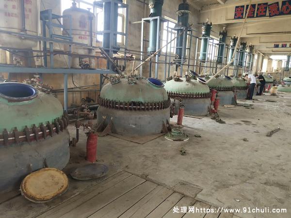 

出售20台3000升搪瓷蒸馏釜9成新价格便宜