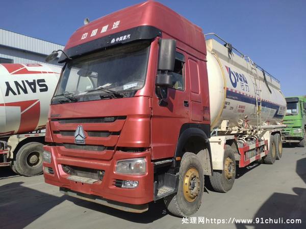 

18年国五重汽豪沃水泥罐车，车况好，全国提档