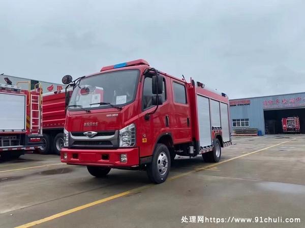 

福田2.5吨水罐消防车，全柴130马力，PS20消防炮