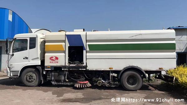 

18年国五180马力康明斯扫地车前后左右喷水能扫地吸尘