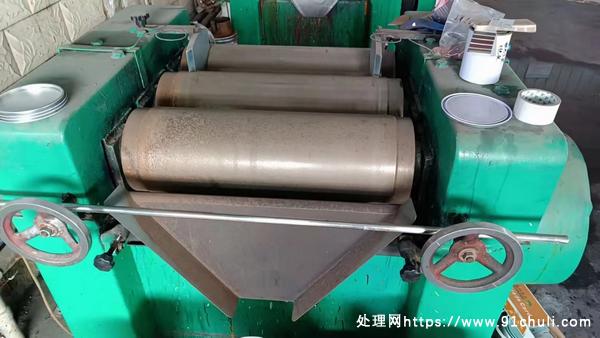 

三棍研磨机260型、250型带原厂配电柜便宜出售