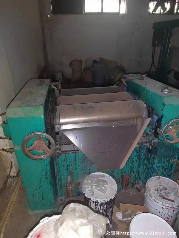 

260三辊研磨机闲置配件齐全辊面完好