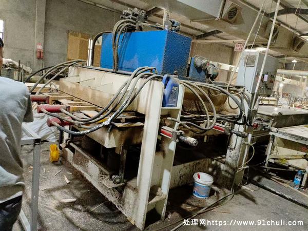 

福建元锐3压2拼板机镀铬开槽带出板架