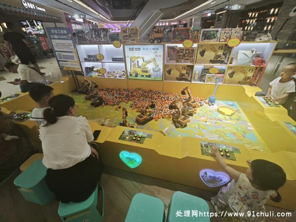 

儿童游乐设备9成新8人位3万转让