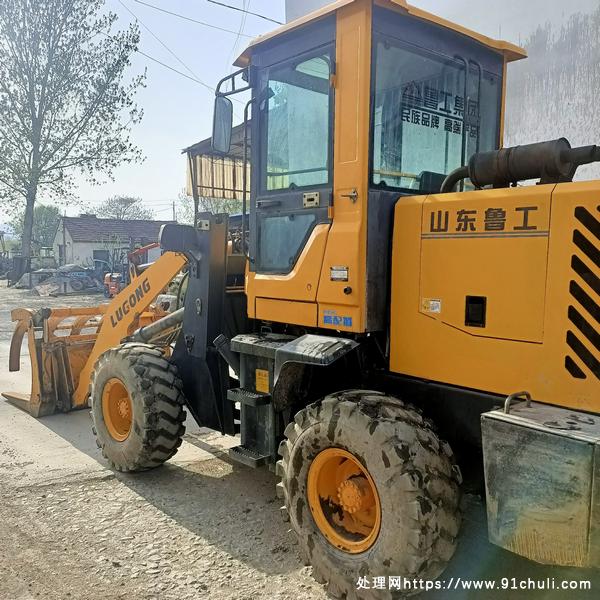

鲁工加高抓草机卸载高度3.8米锡柴490钢铁轮胎