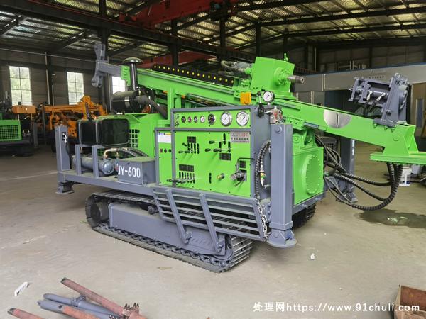 

600型全液压岩心钻机，75绳索取芯600米，橡胶履带