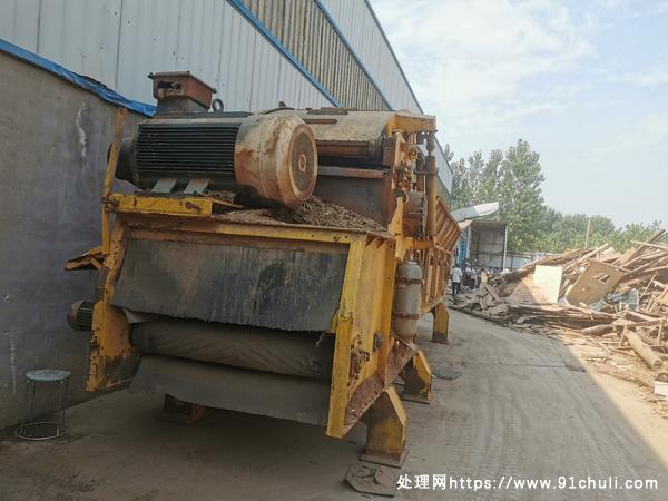 

宏鑫1400-700锤头破碎机250kw停用