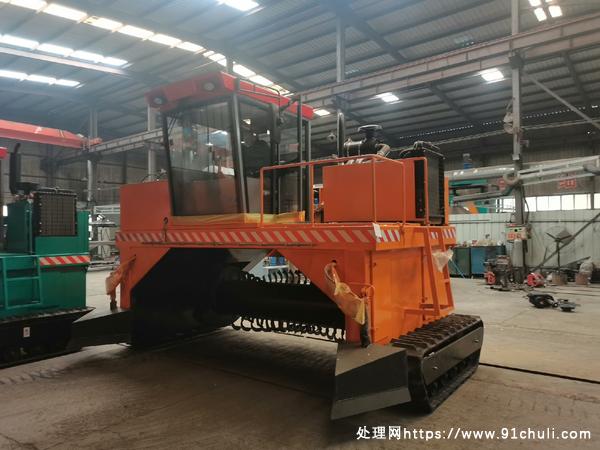 

江西履带式翻堆机粪污污泥发酵设备低价