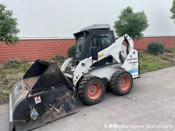 

山猫SVM18滑移装载机，低价转让，手续齐全，现可试车