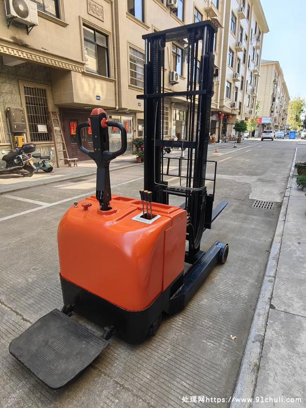 

舜工1.5吨前移式电动叉车，9成新，适合小空间使用