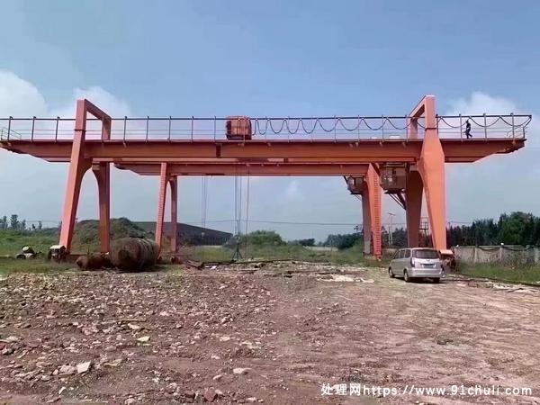 

32T双梁门式起重机，跨度34米，高度10.5米