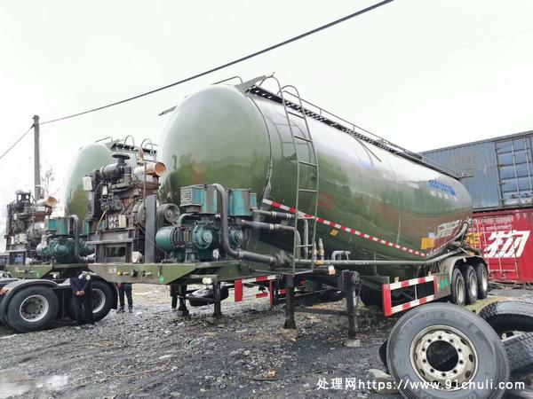 

盛润牌55方散装水泥罐车带图年审到明年10月