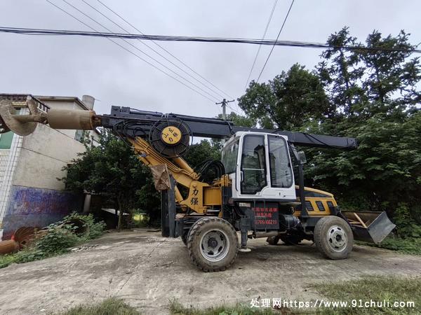 

力强轮式旋挖钻机19年深15米工地用地质挖机