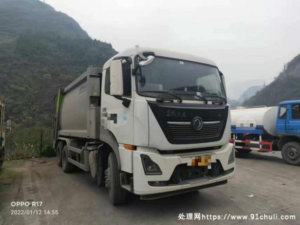 

国六中联重科压缩垃圾车，9成新，价格不高