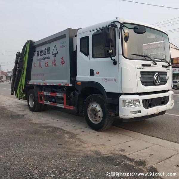

19年12月摆臂压缩垃圾车 康机六杠180马力湖北五环