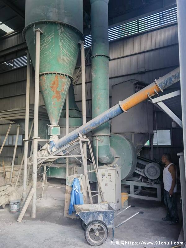 

转让九成新中型雷蒙磨粉机每小时产6-8吨价格实惠