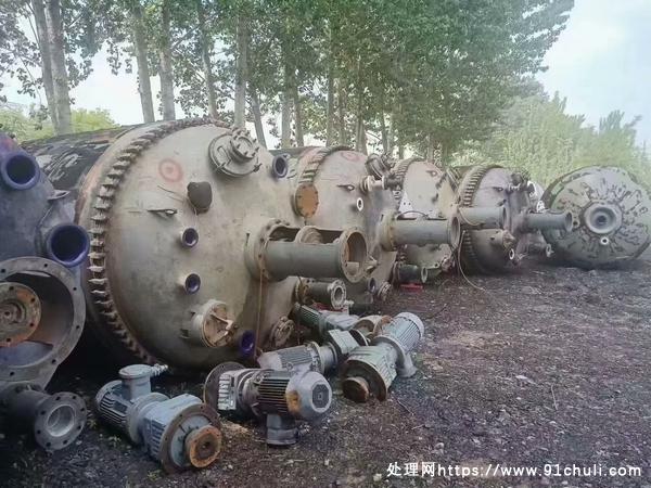 

全新10立方搪瓷反应釜8台，手续齐全，18年产，联系我