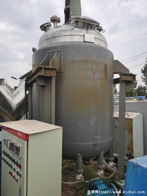 

两吨304抛光电加热反应釜防爆电机带温控柜现货