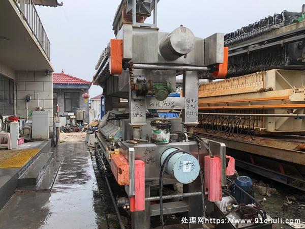 

大张兴源50平方内镶嵌隔膜压滤机不锈钢机身防爆电柜液压站