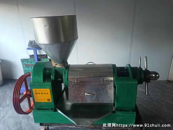 

瑞丰牌95型榨油机转让，低价出售