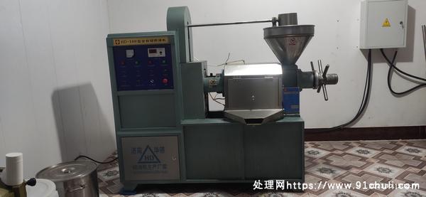 

华德榨油机气压过滤机全新380V一小时榨油400斤