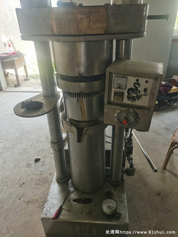 

乐发11公斤液压榨油机二手正常使用质保6个月
