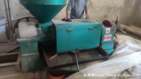 

160型蜀汉无声榨油机全新半价