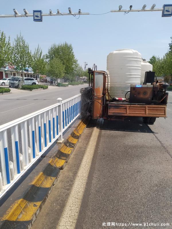 

多功能道路护栏清洗车专利毛刷高效清洗多种护栏适用