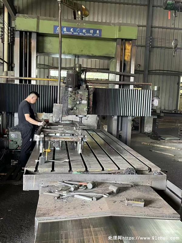 

广东力通4米X2米龙门铣床9成新可用