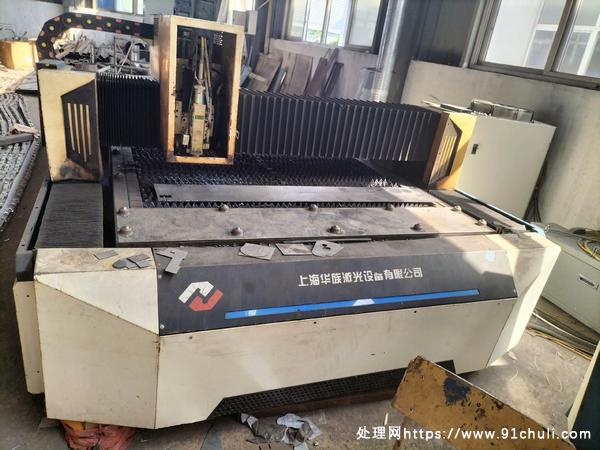 

2000W光纤激光切割机3015锐科激光器