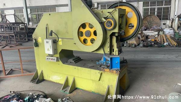 

40吨4.5米数控冲床全新设备