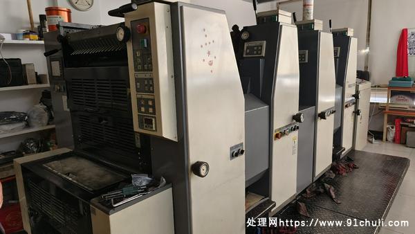 

威海564胶印机 一位师傅全程操作 保养精细 印数极少