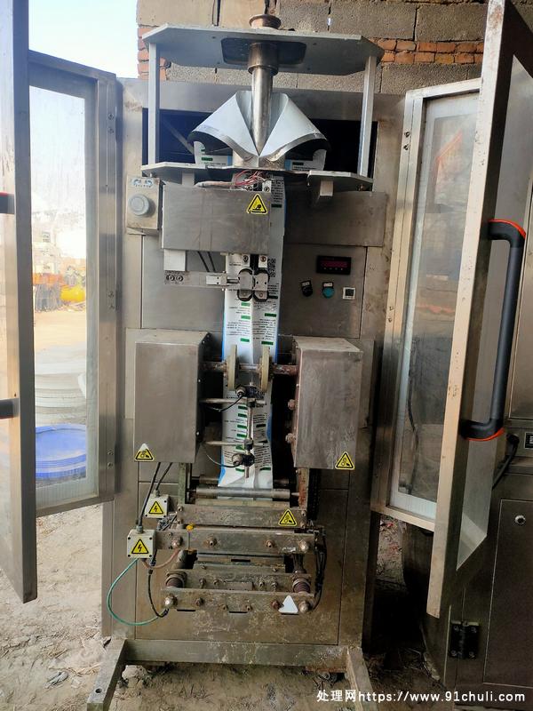 

工厂处理佳凯包装机液体膏体酱料糯米胶四折出售