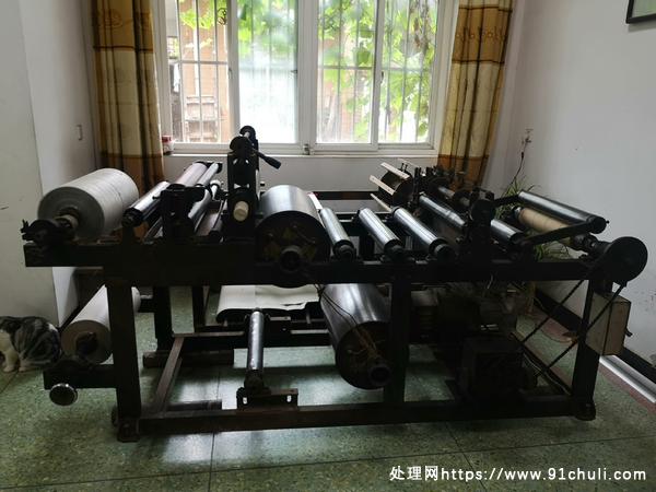

节能高效铝箔纸裱合分切机3.9kw600mm