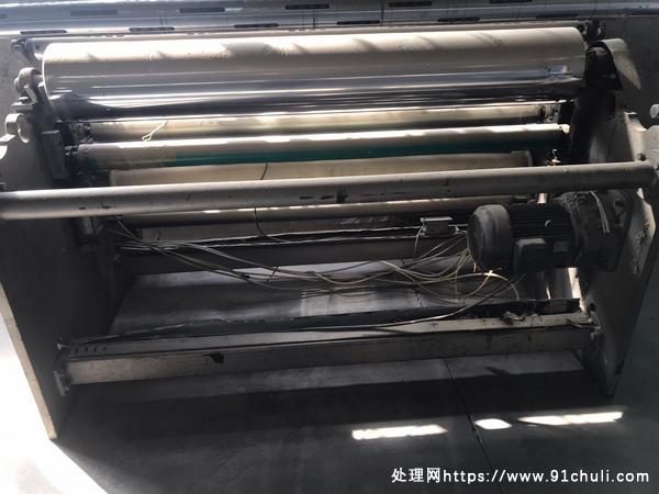 

变频调速纠编恒张力背靠式分切机1600宽幅