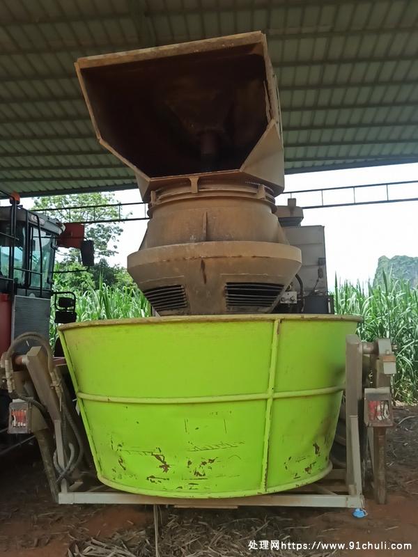 

中联重科AC60甘蔗收割机后大轮独立悬挂适应蔗区