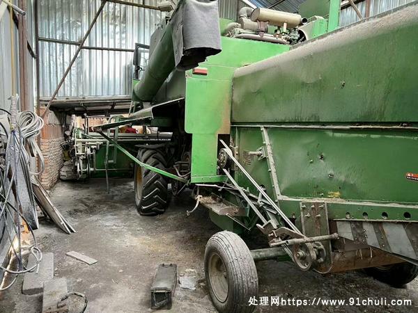 

黄豆收割机约翰迪尔1048全新状态定期检查4万议安庆