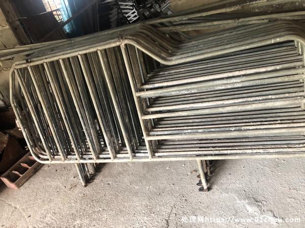 

母猪产床定位栏整套附件齐全成色好
