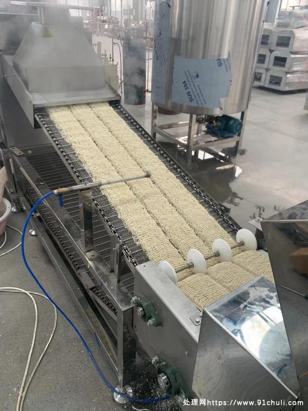 

全自动小型方便面生产线：投资少、见效快、适合中小型企业