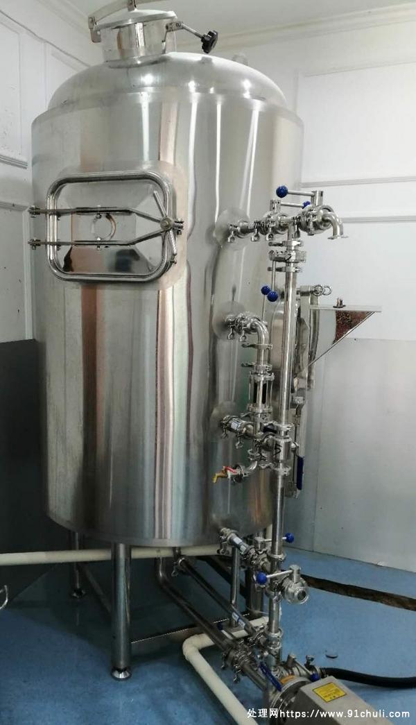 

京德啤酒酿造设备糖化一体机发酵罐全套装运行正常