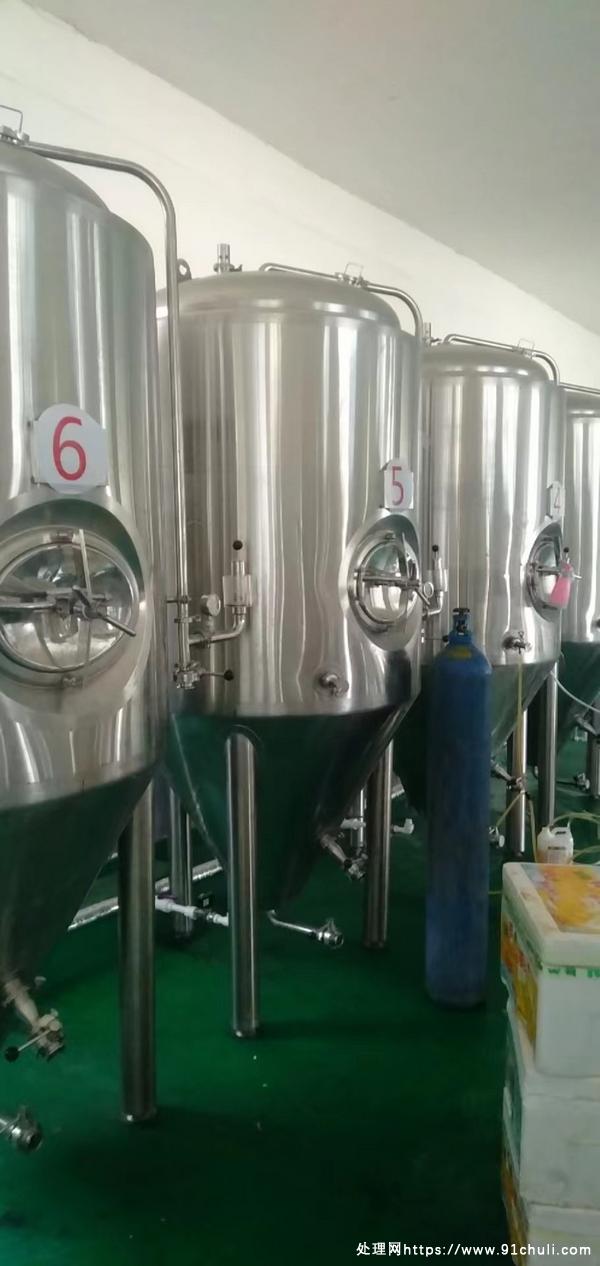 

1000L啤酒发酵罐整套设备附件齐全