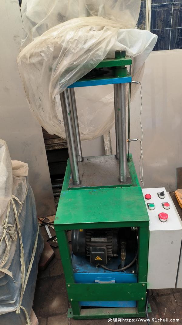 

5吨全新液压机行程700台面300×300